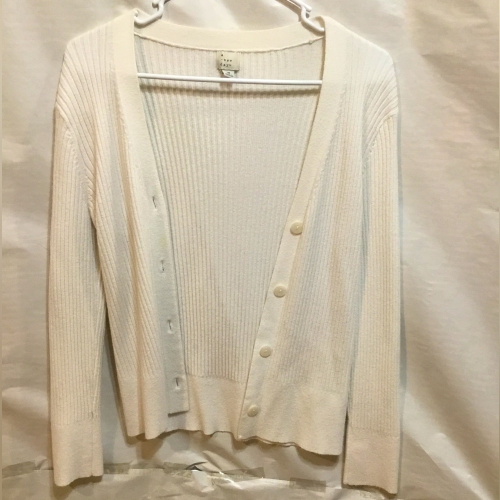 Women’s Medium White Cardigan